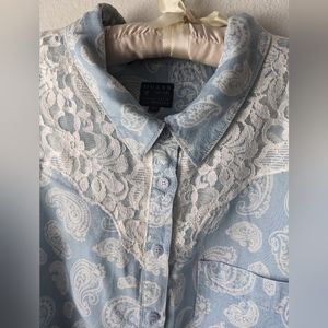 New, Guess, sleeveless blouse, with a touch of lace. Size large